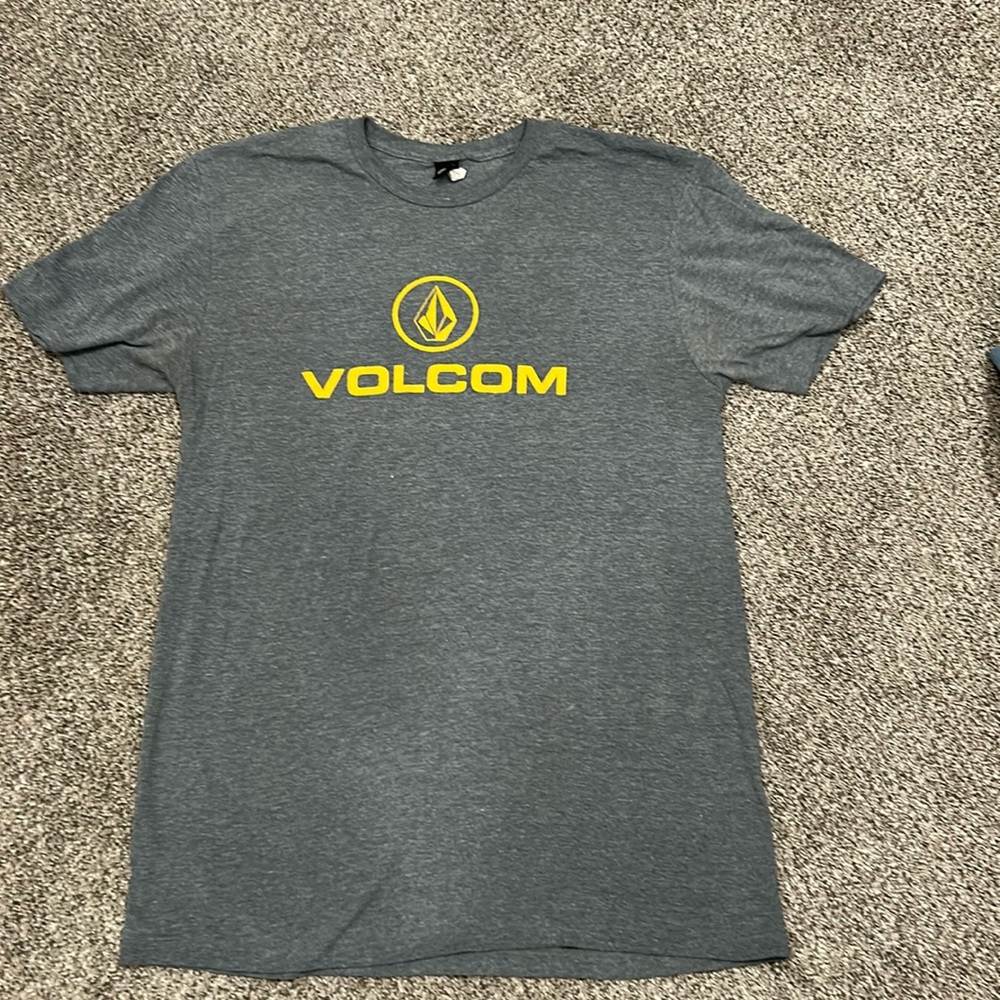 Men’s Volcom t-shirt